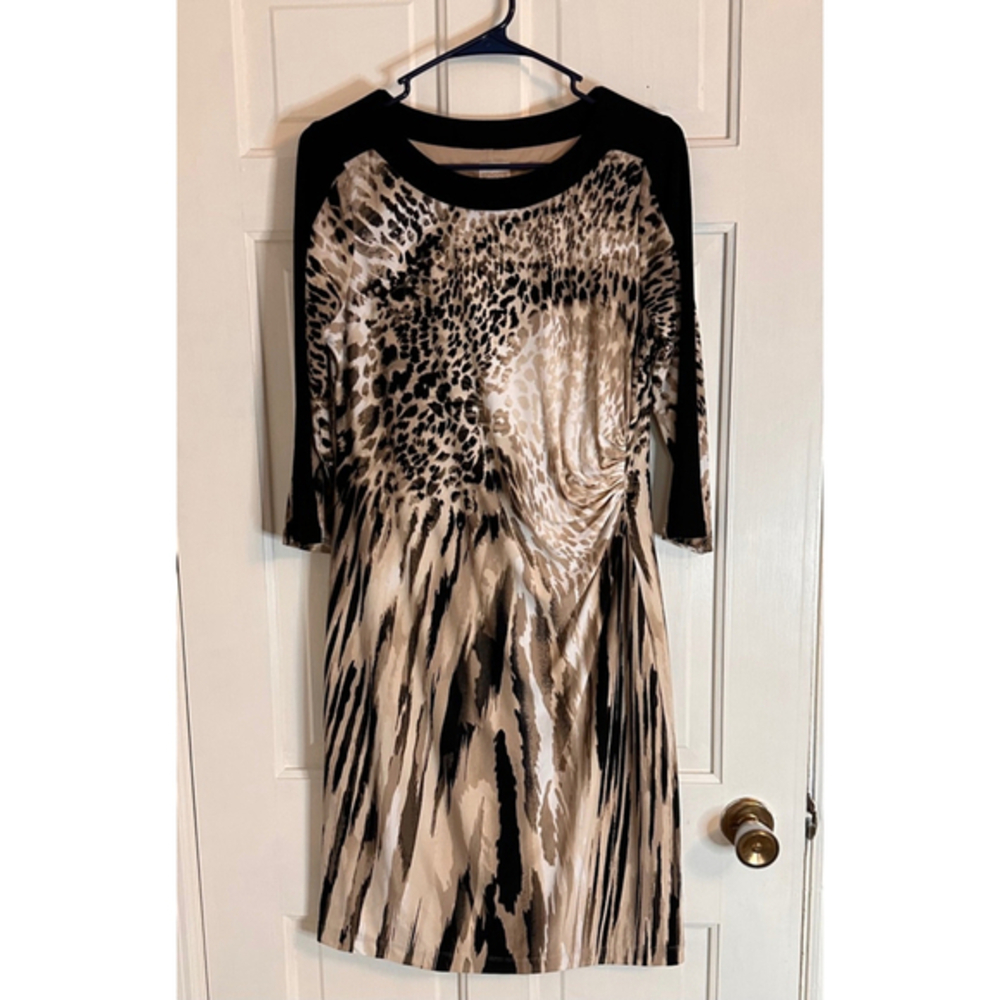 Women's Chico's Dress Size 1 (Medium) Beige‎ & Black Midi Animal Printed - Picture 2 of 7